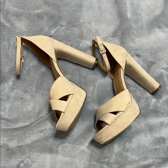 Jessica Simpson Women's Cream Heeled Sandals - Picture 2 of 9